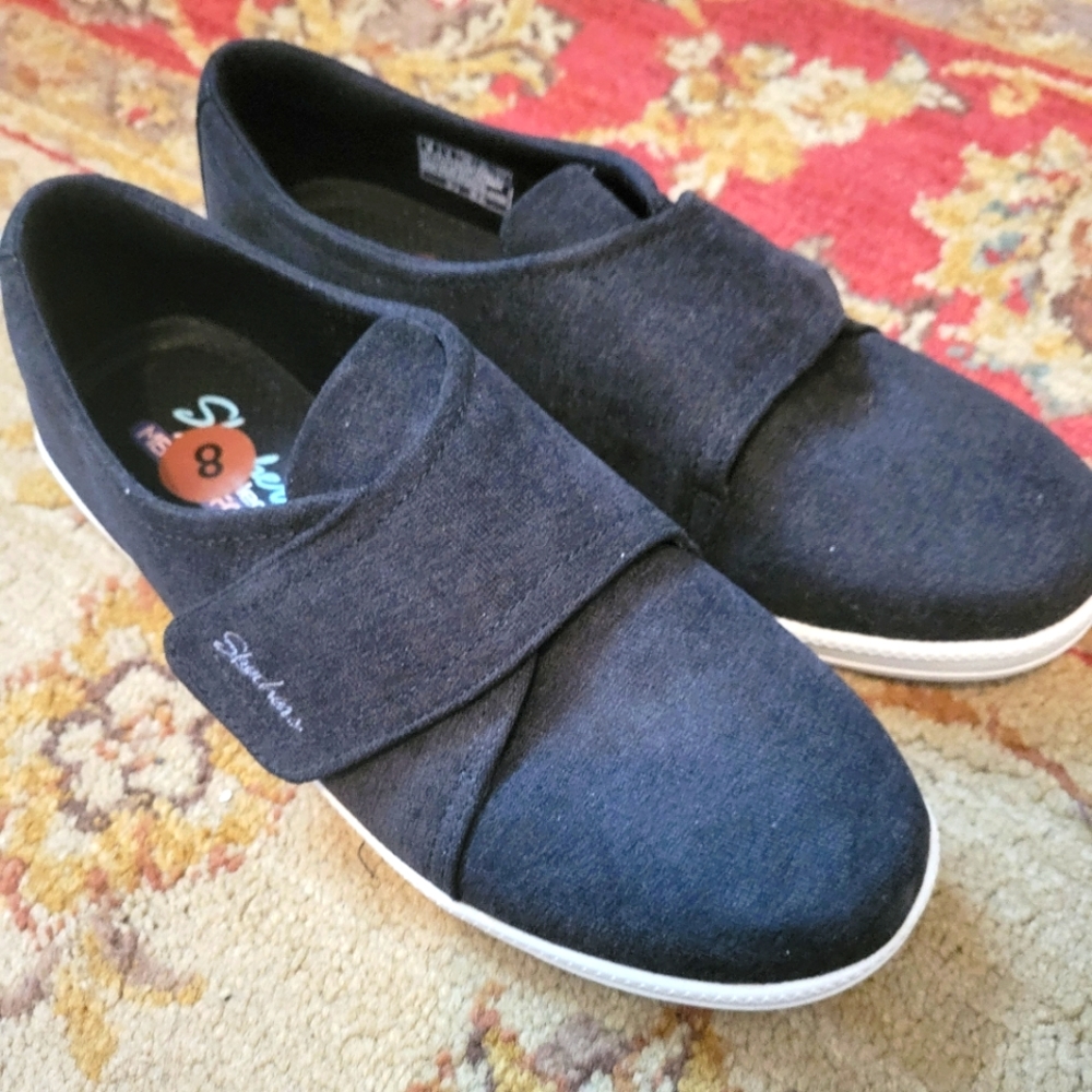 Sketchers size 8 shoes
